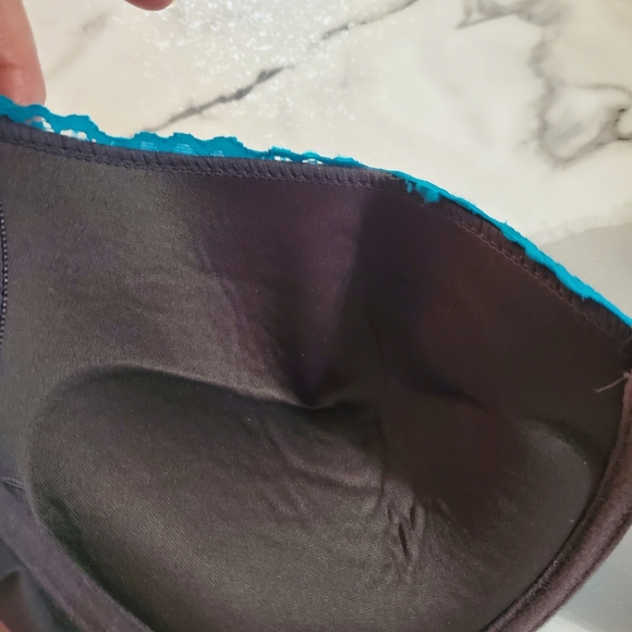 Gray Bra with Teal Lace Trim size 38C - Picture 7 of 16